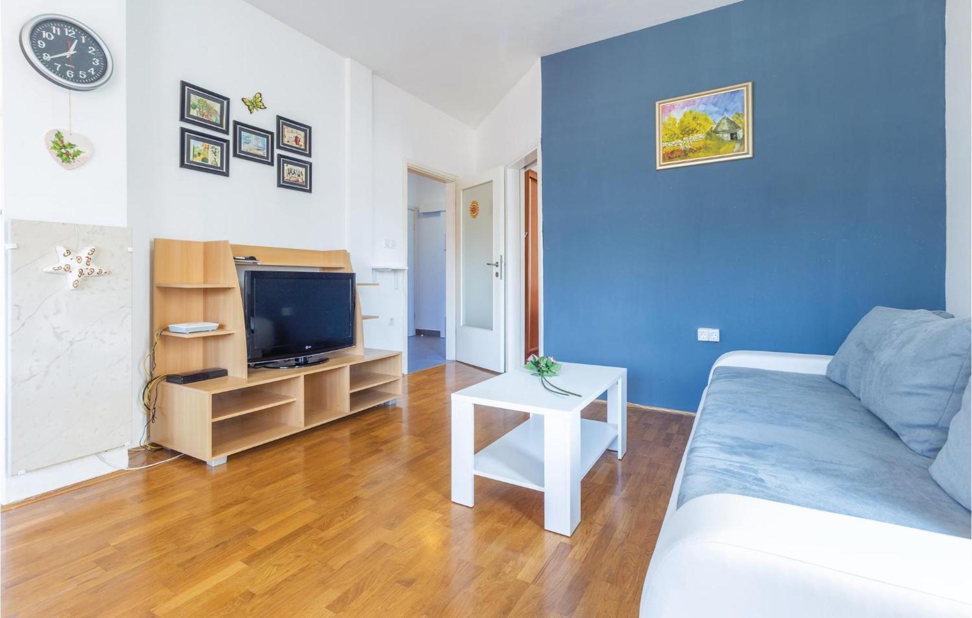Lovely Apartment In Umag With Kitchen Exterior foto